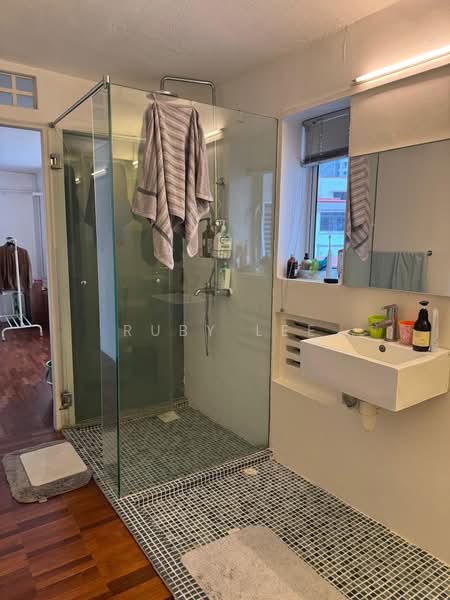 Tiong Bahru Estate, 58 Seng Poh Road, 2 Bedrooms, 797 sqft, Walk-up Apartment For Rent, by Ruby Lee, 500120644 - Bathroom - PropertyGuru.com.sg