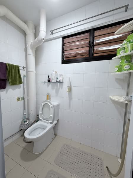 841 Tampines Street 83, 841 Tampines Street 83, Room Rental, 136 sqft, HDB Flat For Rent, by Alex Chong, 500120649 - Bathroom - PropertyGuru.com.sg