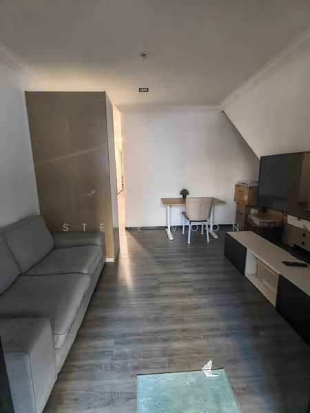 8 Lorong 42 Geylang, Lorong 42 Geylang, Room Rental, 150 sqft, Terraced House For Rent, by Steve Voon, 500120664 - Living Room - PropertyGuru.com.sg