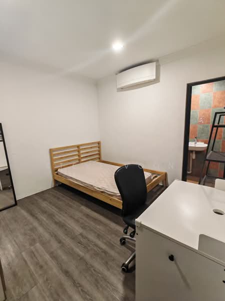 8 Lorong 42 Geylang, Lorong 42 Geylang, Room Rental, 150 sqft, Terraced House For Rent, by Steve Voon, 500120664 - Bedroom - PropertyGuru.com.sg