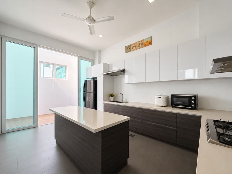 ❤️BRIGHT SIGLAP LANDED HOME! END TERRACE HIGH CEILINGS, Siglap, 4 Bedrooms, 3,000 sqft, Terraced House For Sale, by Li Rong Teh, 500120669 - Kitchen - PropertyGuru.com.sg
