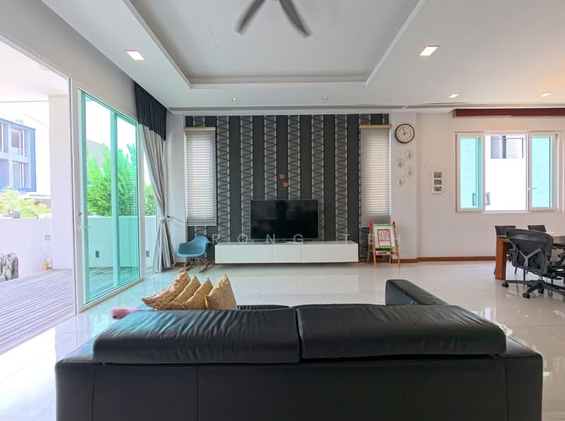 ❤️BRIGHT SIGLAP LANDED HOME! END TERRACE HIGH CEILINGS, Siglap, 4 Bedrooms, 3,000 sqft, Terraced House For Sale, by Li Rong Teh, 500120669 - Living Room - PropertyGuru.com.sg