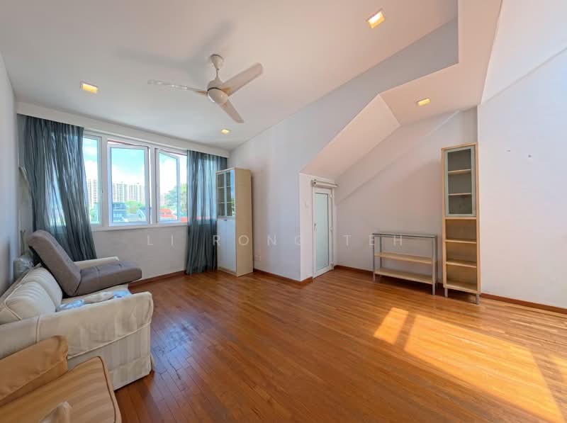 ❤️BRIGHT SIGLAP LANDED HOME! END TERRACE HIGH CEILINGS, Siglap, 4 Bedrooms, 3,000 sqft, Terraced House For Sale, by Li Rong Teh, 500120669 - Living Room - PropertyGuru.com.sg