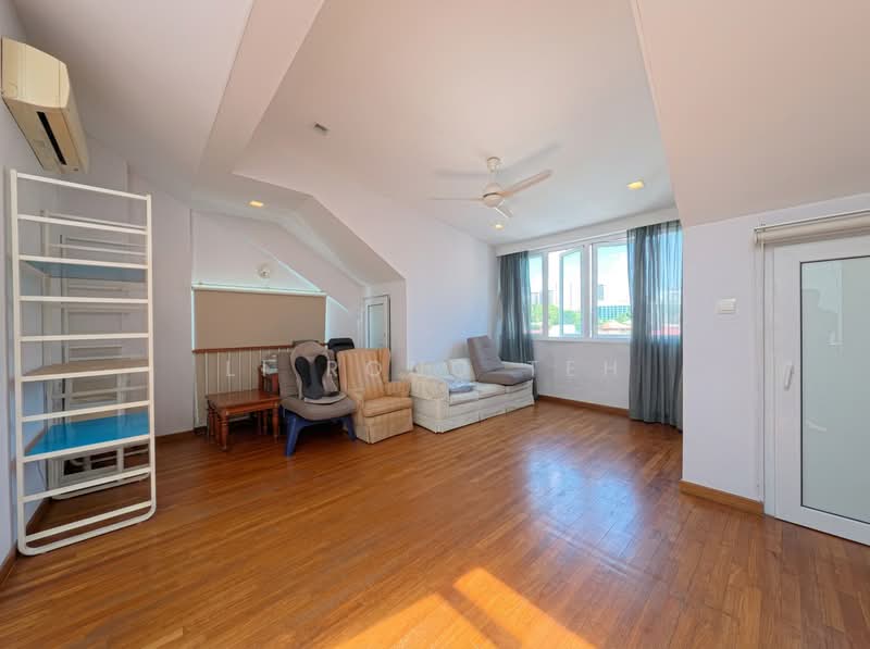 ❤️BRIGHT SIGLAP LANDED HOME! END TERRACE HIGH CEILINGS, Siglap, 4 Bedrooms, 3,000 sqft, Terraced House For Sale, by Li Rong Teh, 500120669 - Living Room - PropertyGuru.com.sg