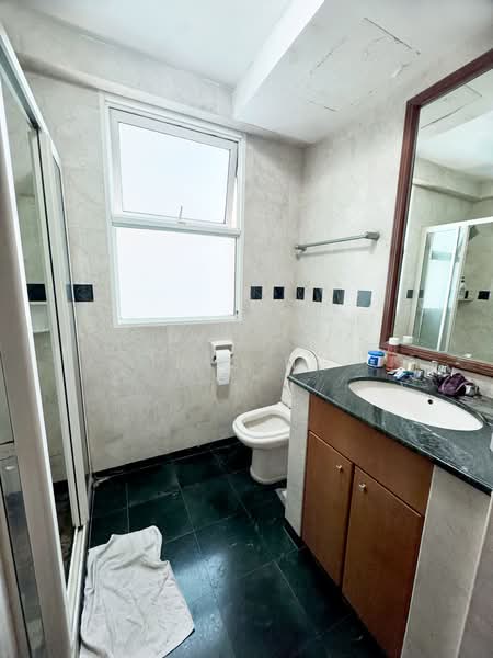 Evergreen Park, 31 Hougang Avenue 7, 3 Bedrooms, 1,076 sqft, Condominium For Sale, by Iris Ng, 500120677 - Bathroom - PropertyGuru.com.sg
