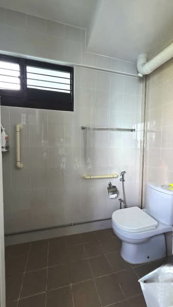 277 Tampines Street 22, 277 Tampines Street 22, 3 Bedrooms, 1,130 sqft, HDB Flat For Sale, by Ryan Ngan, 500120678 - Bathroom - PropertyGuru.com.sg