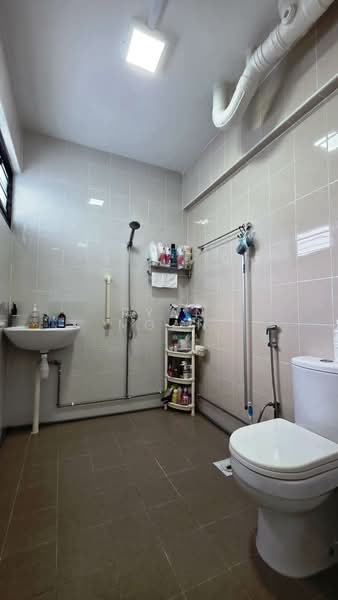 277 Tampines Street 22, 277 Tampines Street 22, 3 Bedrooms, 1,130 sqft, HDB Flat For Sale, by Ryan Ngan, 500120678 - Bathroom - PropertyGuru.com.sg