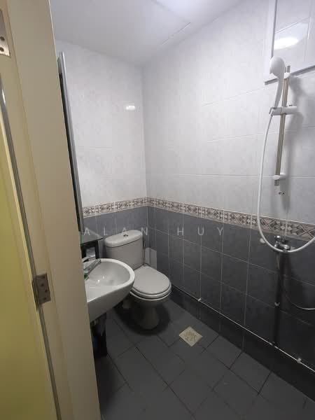 Chwee Chian View, Chwee Chian View, Room Rental, 200 sqft, Terraced House For Rent, by Alan Huy, 500120679 - Bathroom - PropertyGuru.com.sg