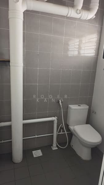 434 Tampines Street 43, 434 Tampines Street 43, 2 Bedrooms, 796 sqft, HDB Flat For Sale, by Roger Kang, 500120688 - Bathroom - PropertyGuru.com.sg