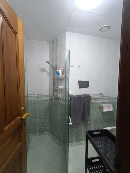 Chwee Chian View, Chwee Chian View, Room Rental, 200 sqft, Terraced House For Rent, by Alan Huy, 500120693 - Bathroom - PropertyGuru.com.sg