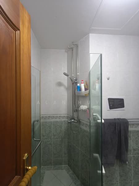 Chwee Chian View, Chwee Chian View, Room Rental, 200 sqft, Terraced House For Rent, by Alan Huy, 500120709 - Bathroom - PropertyGuru.com.sg