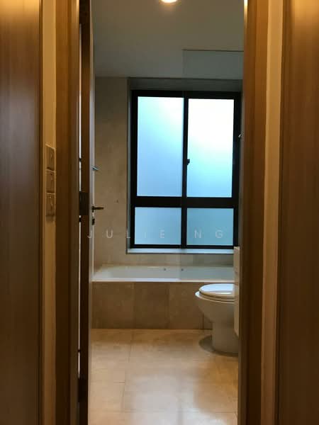 Varsity Park Condominium, 34 West Coast Road, 2 Bedrooms, 1,313 sqft, Condominium For Rent, by Julie Ng, 500120715 - Bathroom - PropertyGuru.com.sg