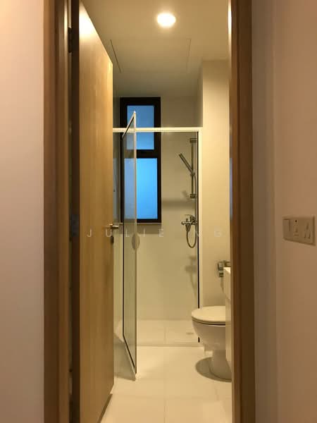 Varsity Park Condominium, 34 West Coast Road, 2 Bedrooms, 1,313 sqft, Condominium For Rent, by Julie Ng, 500120715 - Bathroom - PropertyGuru.com.sg