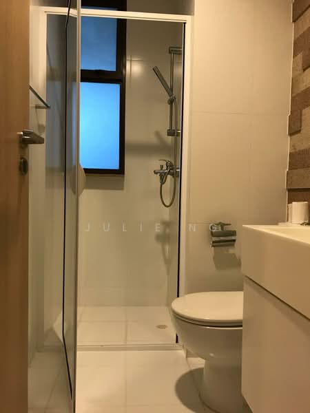 Varsity Park Condominium, 34 West Coast Road, 2 Bedrooms, 1,313 sqft, Condominium For Rent, by Julie Ng, 500120715 - Bathroom - PropertyGuru.com.sg