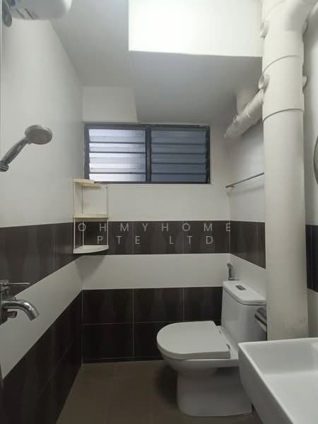 538 Ang Mo Kio Avenue 5, 538 Ang Mo Kio Avenue 5, 2 Bedrooms, 732 sqft, HDB Flat For Rent, by OHMYHOME PTE LTD, 500120720 - Bathroom - PropertyGuru.com.sg
