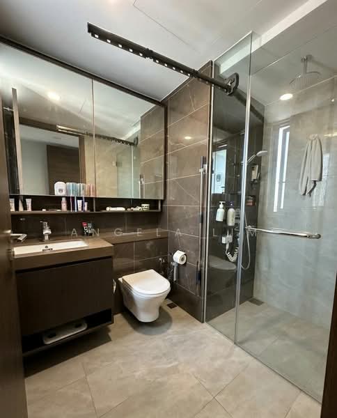 The Florence Residences, 85 Hougang Avenue 2, 3 Bedrooms, 926 sqft, Condominium For Rent, by Angela Lim, 500120726 - Well ventilated Bathroom with windows - PropertyGuru.com.sg