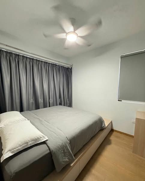 The Florence Residences, 85 Hougang Avenue 2, 3 Bedrooms, 926 sqft, Condominium For Rent, by Angela Lim, 500120726 - Master Bedroom with King size bed - PropertyGuru.com.sg