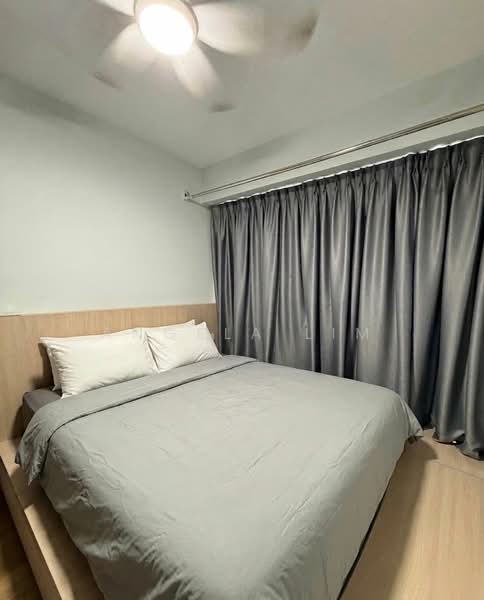 The Florence Residences, 85 Hougang Avenue 2, 3 Bedrooms, 926 sqft, Condominium For Rent, by Angela Lim, 500120726 - Master Bedroom with ceiling fan - PropertyGuru.com.sg