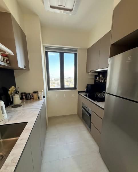 The Florence Residences, 85 Hougang Avenue 2, 3 Bedrooms, 926 sqft, Condominium For Rent, by Angela Lim, 500120726 - Kitchen with Oven & Washer - PropertyGuru.com.sg