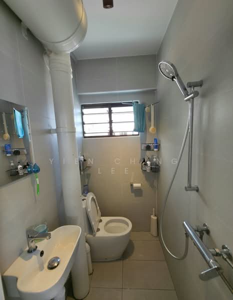 875 Yishun Street 81, 875 Yishun Street 81, 3 Bedrooms, 904 sqft, HDB Flat For Sale, by Yien Ching Lee, 500120728 - Bathroom - PropertyGuru.com.sg
