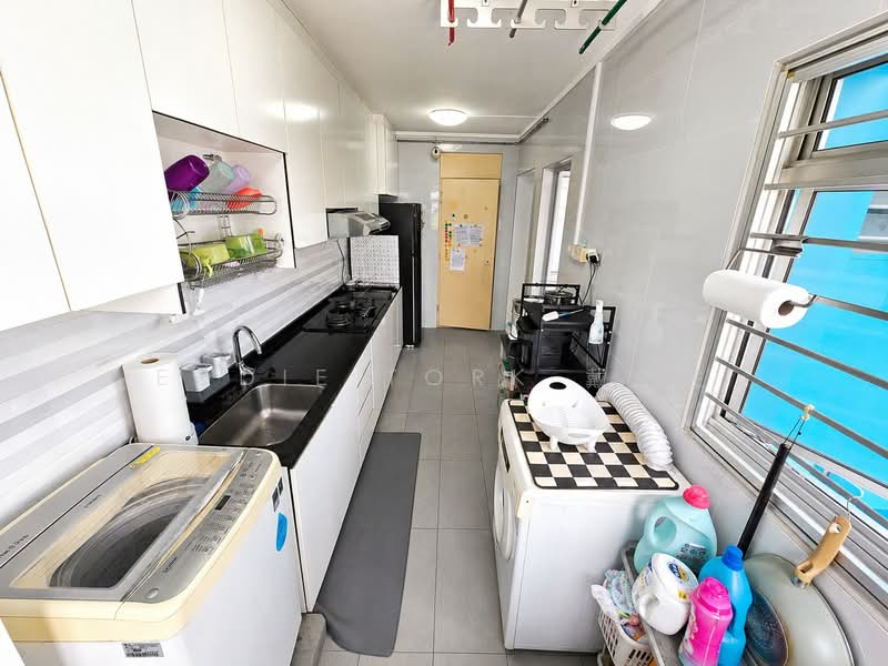 668C Jurong West Street 64, 668C Jurong West Street 64, 3 Bedrooms, 925 sqft, HDB Flat For Sale, by Eddie Tork 戴先生, 500120733 - Kitchen - PropertyGuru.com.sg