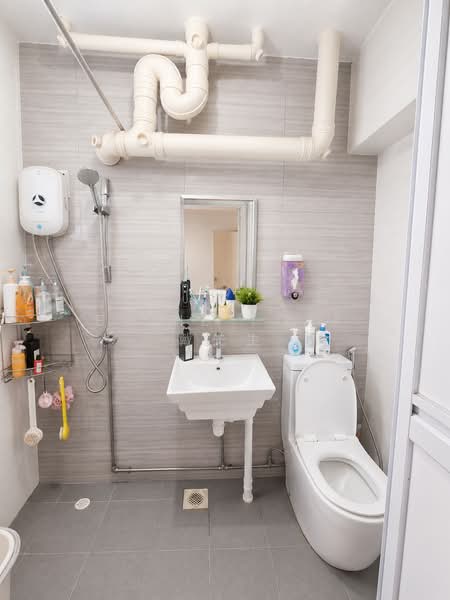 668C Jurong West Street 64, 668C Jurong West Street 64, 3 Bedrooms, 925 sqft, HDB Flat For Sale, by Eddie Tork 戴先生, 500120733 - Bathroom - PropertyGuru.com.sg