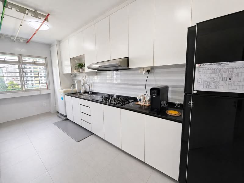 668C Jurong West Street 64, 668C Jurong West Street 64, 3 Bedrooms, 925 sqft, HDB Flat For Sale, by Eddie Tork 戴先生, 500120733 - Kitchen - PropertyGuru.com.sg