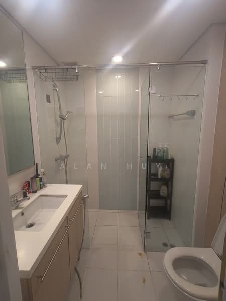 The Sail @ Marina Bay, 6 Marina Boulevard, Room Rental, 200 sqft, Condominium For Rent, by Alan Huy, 500120740 - Bathroom - PropertyGuru.com.sg