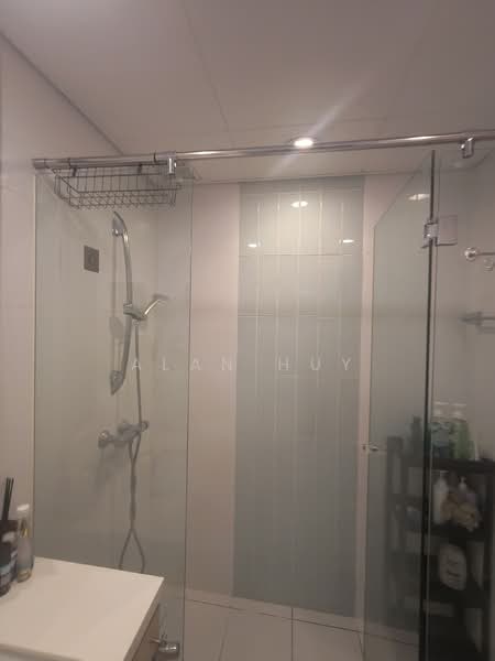 The Sail @ Marina Bay, 6 Marina Boulevard, Room Rental, 200 sqft, Condominium For Rent, by Alan Huy, 500120740 - Bathroom - PropertyGuru.com.sg