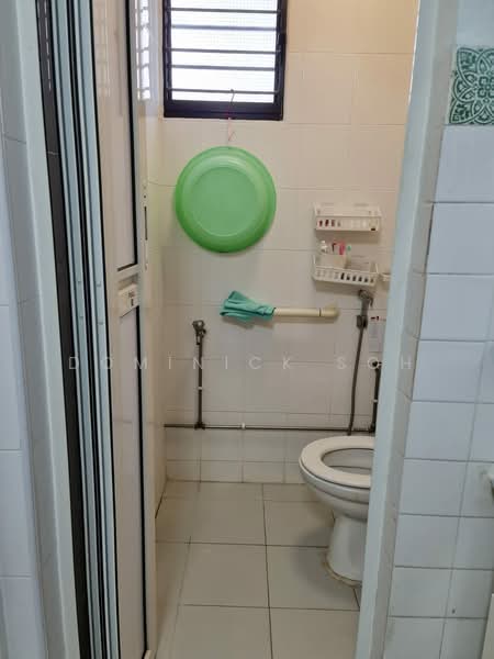 507 Bukit Batok Street 52, 507 Bukit Batok Street 52, 2 Bedrooms, 743 sqft, HDB Flat For Sale, by Dominick Soh, 500120741 - Bathroom - PropertyGuru.com.sg