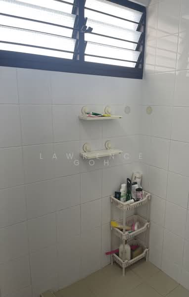 114 Serangoon North Avenue 1, 114 Serangoon North Avenue 1, Room Rental, 200 sqft, HDB Flat For Rent, by Lawrence Goh, 500120749 - Common Bathroom Layout Part 2 Of 3 - PropertyGuru.com.sg