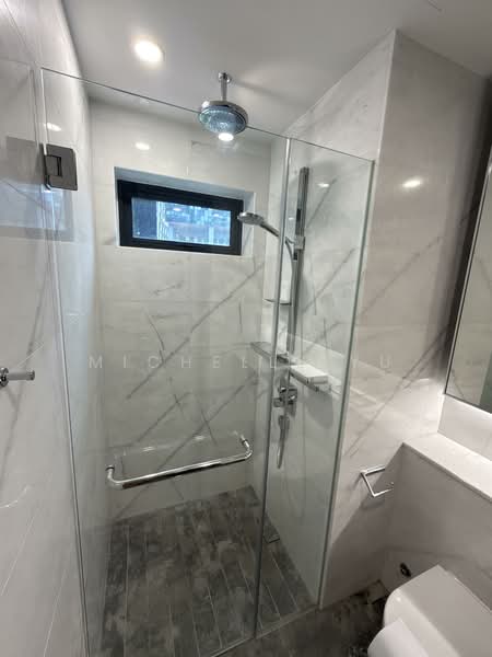 Midtown Bay, 120 Beach Road, 2 Bedrooms, 743 sqft, Condominium For Rent, by Michelle Yu, 500120750 - Bathroom - PropertyGuru.com.sg