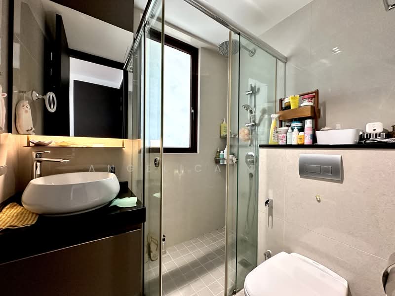 Super Cheap Like New Semi-Detached in Serangoon Gardens, , 5 Bedrooms, 4,000 sqft, Semi-Detached House For Sale, by Angelica Ong, 500120758 - Bathroom - PropertyGuru.com.sg