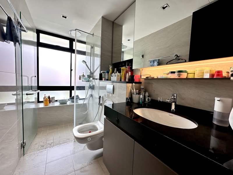 Super Cheap Like New Semi-Detached in Serangoon Gardens, , 5 Bedrooms, 4,000 sqft, Semi-Detached House For Sale, by Angelica Ong, 500120758 - Bathroom - PropertyGuru.com.sg