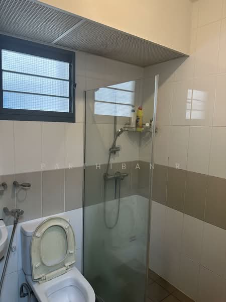 697A Jurong West Central 3, 697A Jurong West Central 3, 3 Bedrooms, 1,000 sqft, HDB Flat For Sale, by Parthiban R, 500120759 - Bathroom - PropertyGuru.com.sg