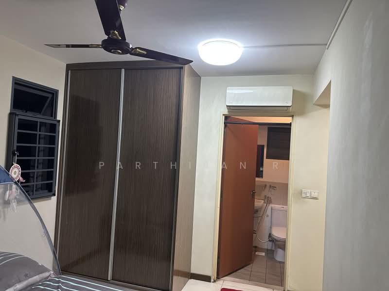 697A Jurong West Central 3, 697A Jurong West Central 3, 3 Bedrooms, 1,001 sqft, HDB Flat For Sale, by Agt Parthiban, 500120759 - Bedroom - PropertyGuru.com.sg
