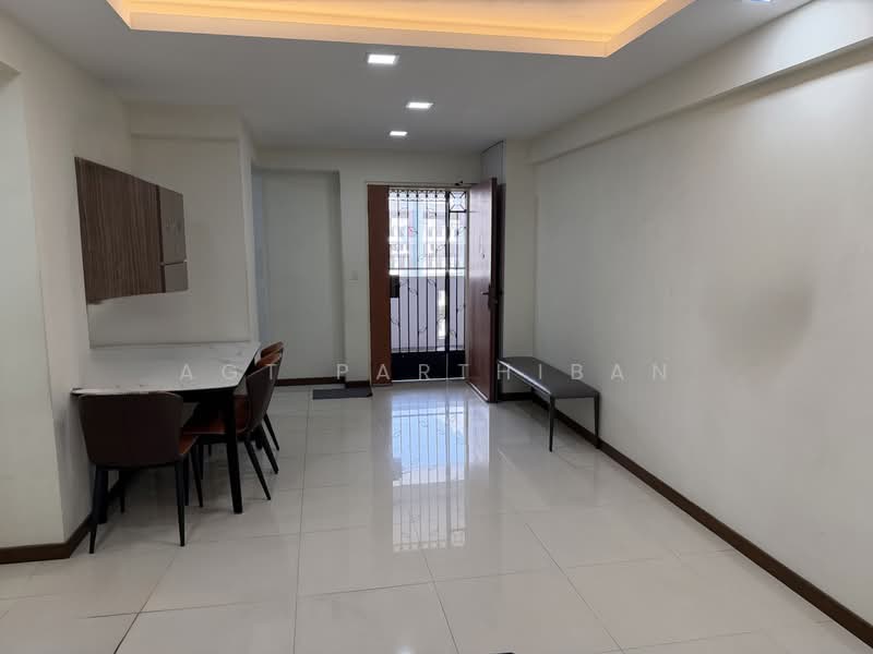 697A Jurong West Central 3, 697A Jurong West Central 3, 3 Bedrooms, 1,001 sqft, HDB Flat For Sale, by Agt Parthiban, 500120759 - Entrance - PropertyGuru.com.sg