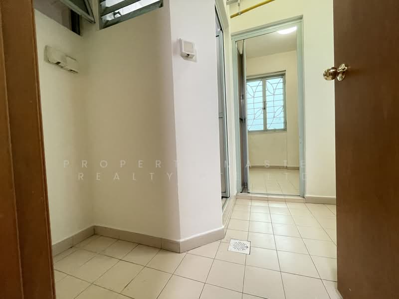Guilin View, 22 Bukit Batok Street 52, 3 Bedrooms, 1,259 sqft, Condominium For Sale, by Property Master Realty Pte Ltd, 500120762 - Interior - PropertyGuru.com.sg