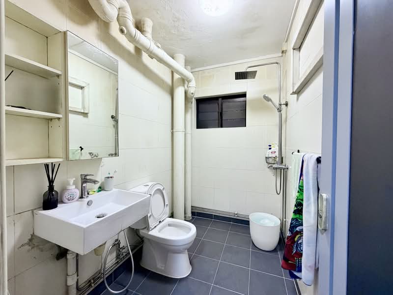 132 Rivervale Street, 132 Rivervale Street, 3 Bedrooms, 1,076 sqft, HDB Flat For Sale, by Emmy Wan, 500120765 - Bathroom - PropertyGuru.com.sg