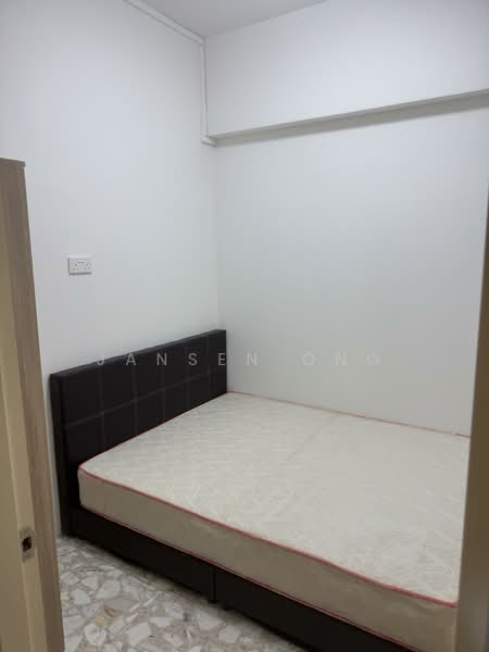 Textile Centre, 200 Jalan Sultan, Room Rental, 200 sqft, Apartment For Rent, by Jansen Ong, 500120772 - Bedroom - PropertyGuru.com.sg