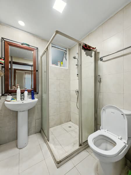 Casablanca, 31 Rosewood Drive, 3 Bedrooms, 1,119 sqft, Condominium For Sale, by Joshua Soh, 500120777 - Bathroom - PropertyGuru.com.sg