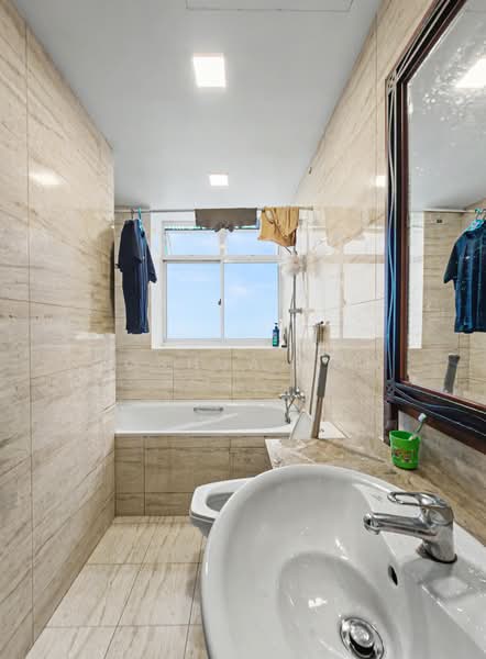 Casablanca, 31 Rosewood Drive, 3 Bedrooms, 1,119 sqft, Condominium For Sale, by Joshua Soh, 500120777 - Master Bathroom - PropertyGuru.com.sg