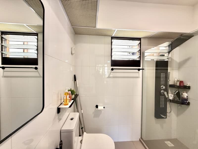 467B Bukit Batok West Avenue 9, 467B Bukit Batok West Avenue 9, 3 Bedrooms, 1,216 sqft, HDB Flat For Sale, by Aishah Razak, 500120784 - Bathroom - PropertyGuru.com.sg