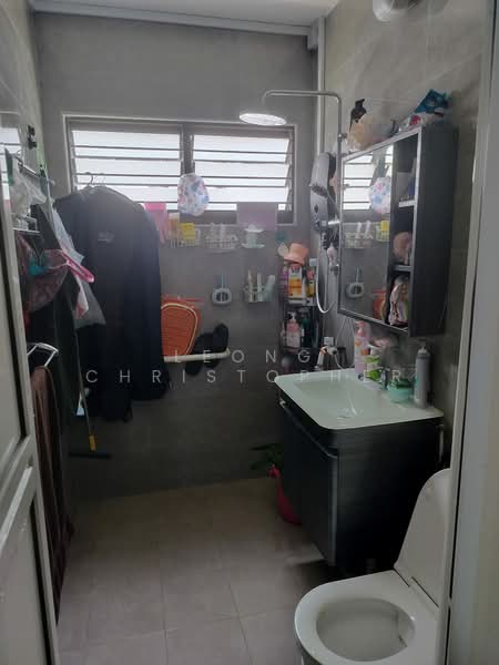 852 Yishun Street 81, 852 Yishun Street 81, 3 Bedrooms, 1,119 sqft, HDB Flat For Sale, by Leong Christopher, 500120792 - Bathroom - PropertyGuru.com.sg