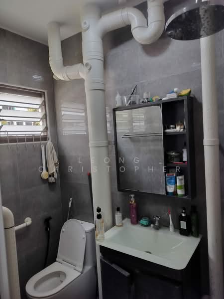852 Yishun Street 81, 852 Yishun Street 81, 3 Bedrooms, 1,119 sqft, HDB Flat For Sale, by Leong Christopher, 500120792 - Bathroom - PropertyGuru.com.sg