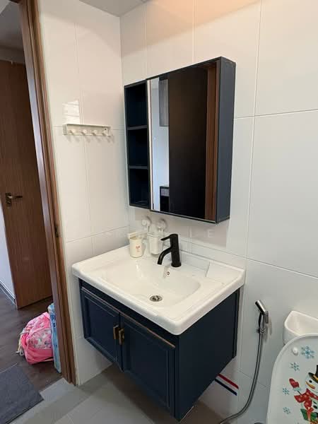 463A Bukit Batok Street 41, 463A Bukit Batok Street 41, 3 Bedrooms, 1,216 sqft, HDB Flat For Rent, by Larry Lee, 500120802 - Bathroom - PropertyGuru.com.sg