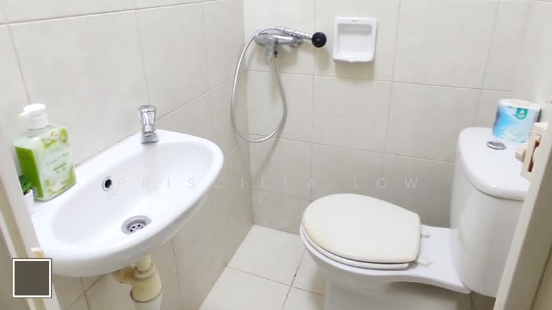 The Lakeshore, 31 Jurong West Street 41, Room Rental, 80 sqft, Condominium For Rent, by Priscilla Low, 500120803 - Bathroom - PropertyGuru.com.sg