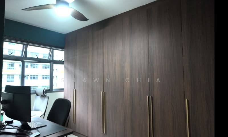 618B Tampines Street 61, 618B Tampines Street 61, 3 Bedrooms, 1,216 sqft, HDB Flat For Sale, by Shawn Chia, 500120823 - Bedroom 2: Walk-In Wardrobe & Study Room - PropertyGuru.com.sg