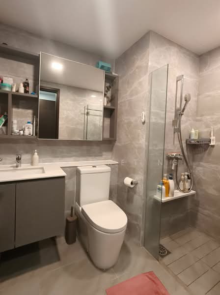 The Brownstone, 158 Canberra Drive, 3 Bedrooms, 915 sqft, Executive Condominium For Rent, by Margaret Ng, 500120848 - Bathroom - PropertyGuru.com.sg