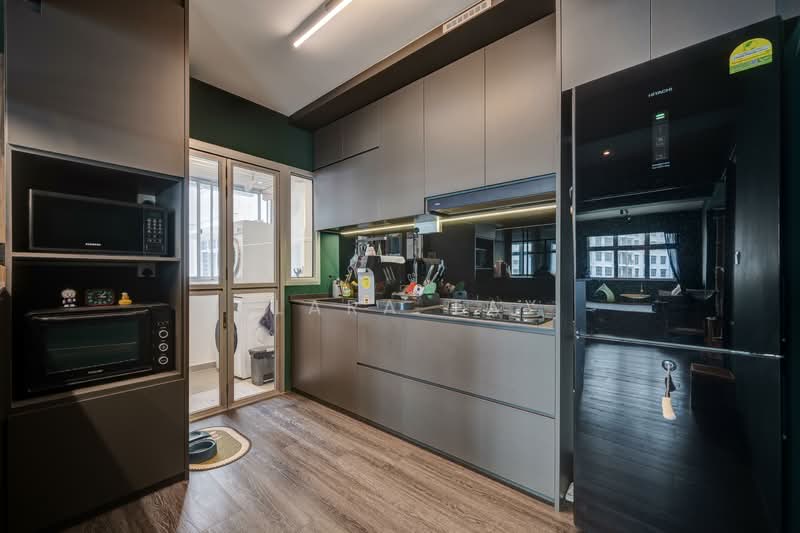 422B Northshore Dr, 422B Northshore Dr, 3 Bedrooms, 1,001 sqft, HDB Flat For Sale, by Klara Tay, 500120859 - Kitchen - PropertyGuru.com.sg